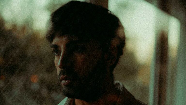 Guillermo Paf presenta una colaboración con Casandra Paz. Fotografia por Lucas Quintana.