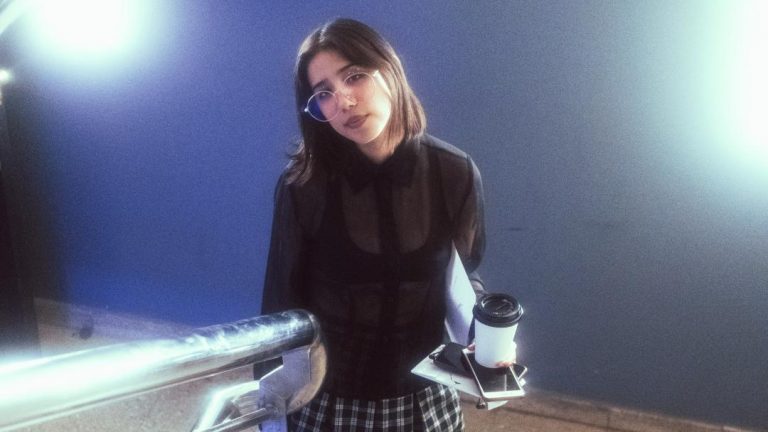 Idea Blanco anuncia su disco debut y regresa con “Coliseo» como primer adelanto