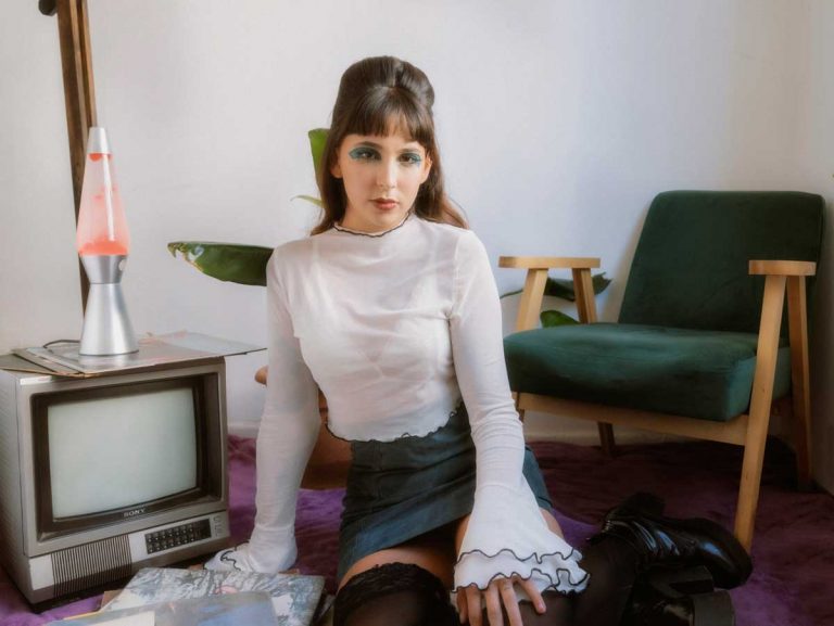 Eli debuta con el sencillo "Dilema" en compañia de Rulo.