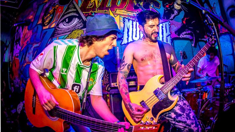 Juani Mustard completa su segunda gira europea y presenta sus canciones en la tv española.