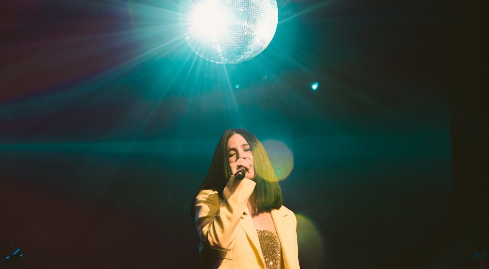 Javiera Mena Teatro Nescafé x Suspensivo