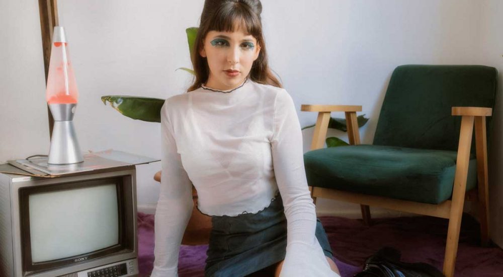 Eli debuta con el sencillo "Dilema" en compañia de Rulo.