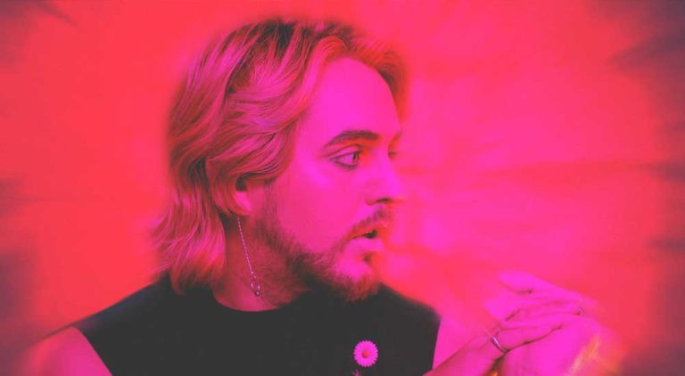 Nikko Riady estrena “NEVER AGAIN”, un sencillo ultra bailable con guiños al kpop