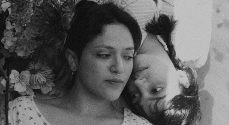 Gabriela Arcos ft. Martina Lluvias en "Paterson".