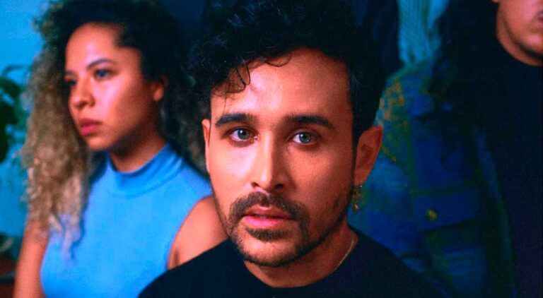 Max Valdés despide febrero con shows en Ñuñoa y Valparaíso.
