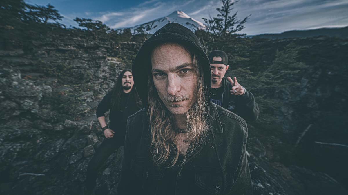 SATANIC WAVES PRENSA