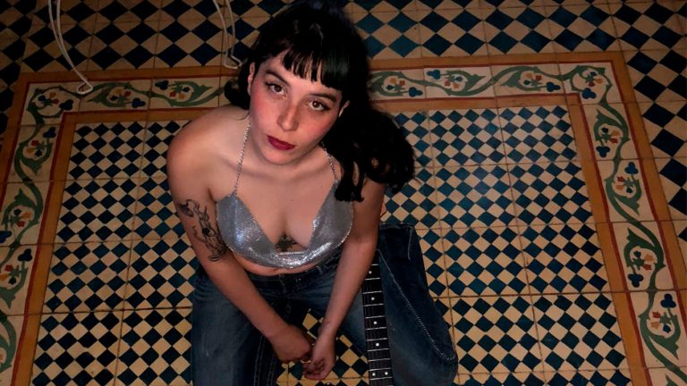 La artista talquina Río lanza su nuevo sencillo "Palomita".